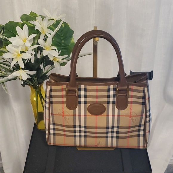 B3-Burberry Medium Tote Bag - Picture 1 of 13